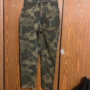 ✨3/$20✨ Hollister Camouflage Pants